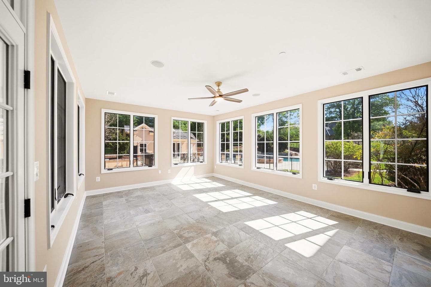 12228 Worthington photo 27