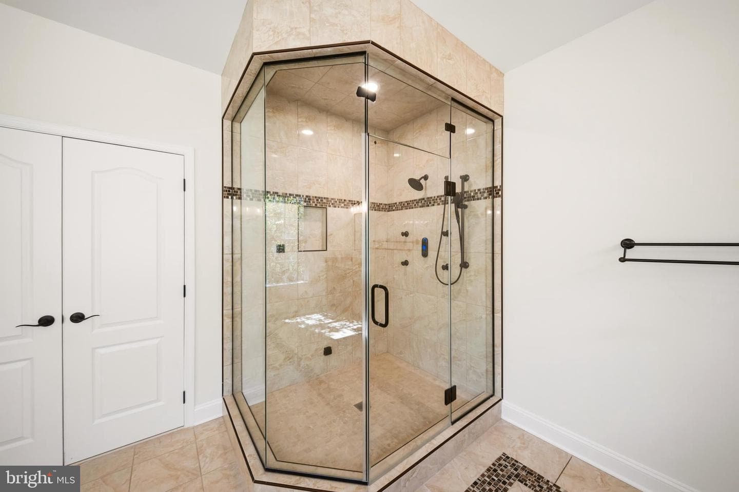 12228 Worthington photo 34
