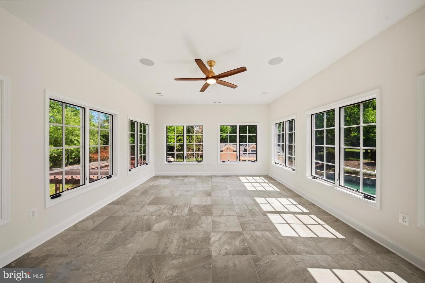 12228 Worthington photo 37