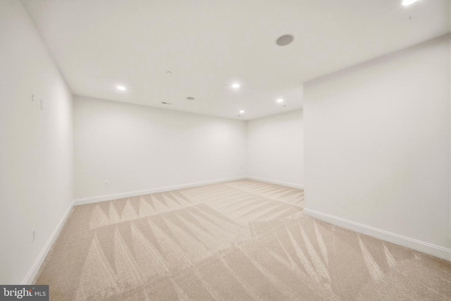 12228 Worthington photo 68