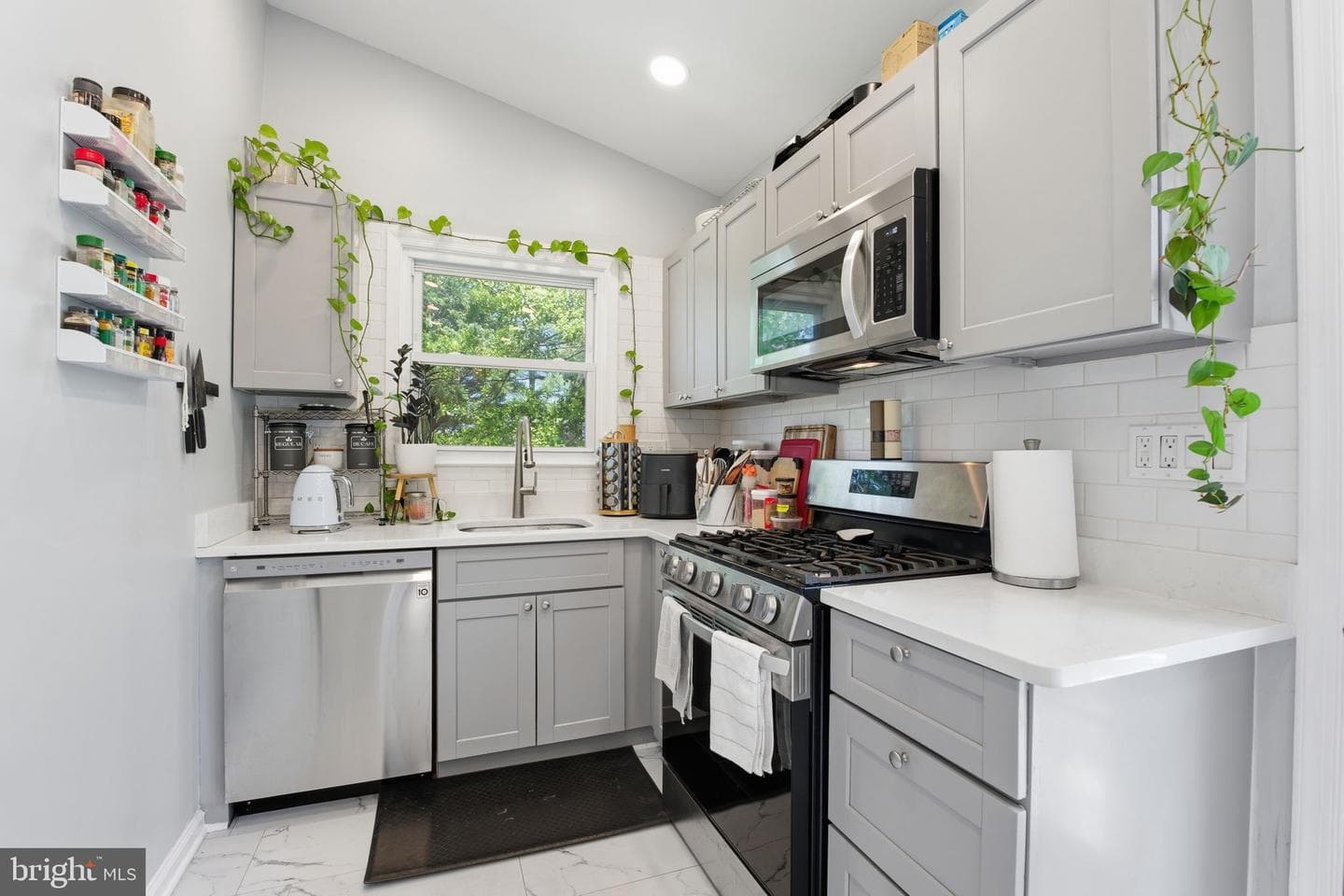 9531 Burton Avenue photo 13
