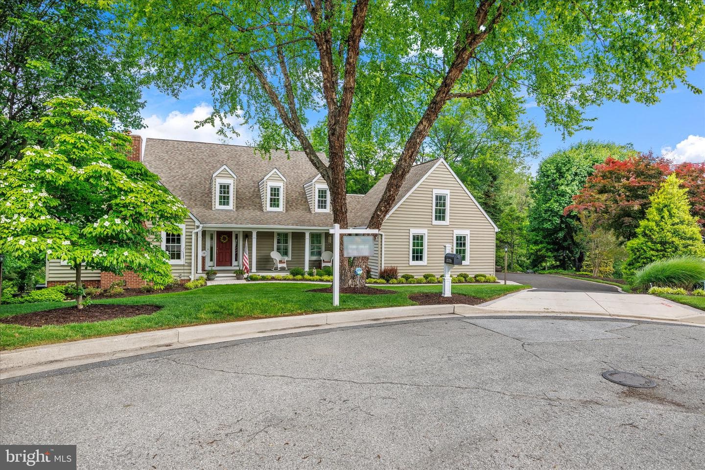 8 Rolling Farm Court photo 2