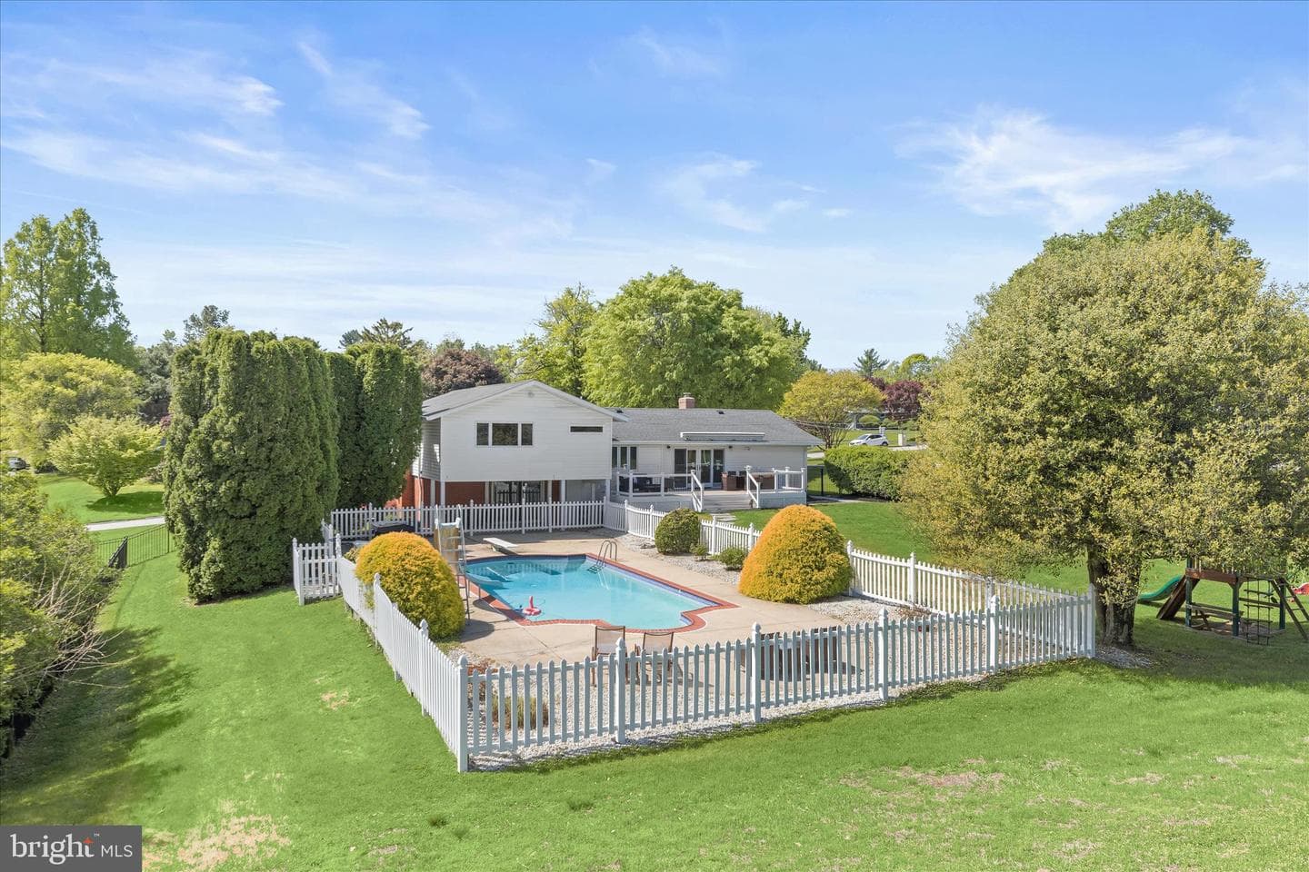 3412 Manor Hill photo 2