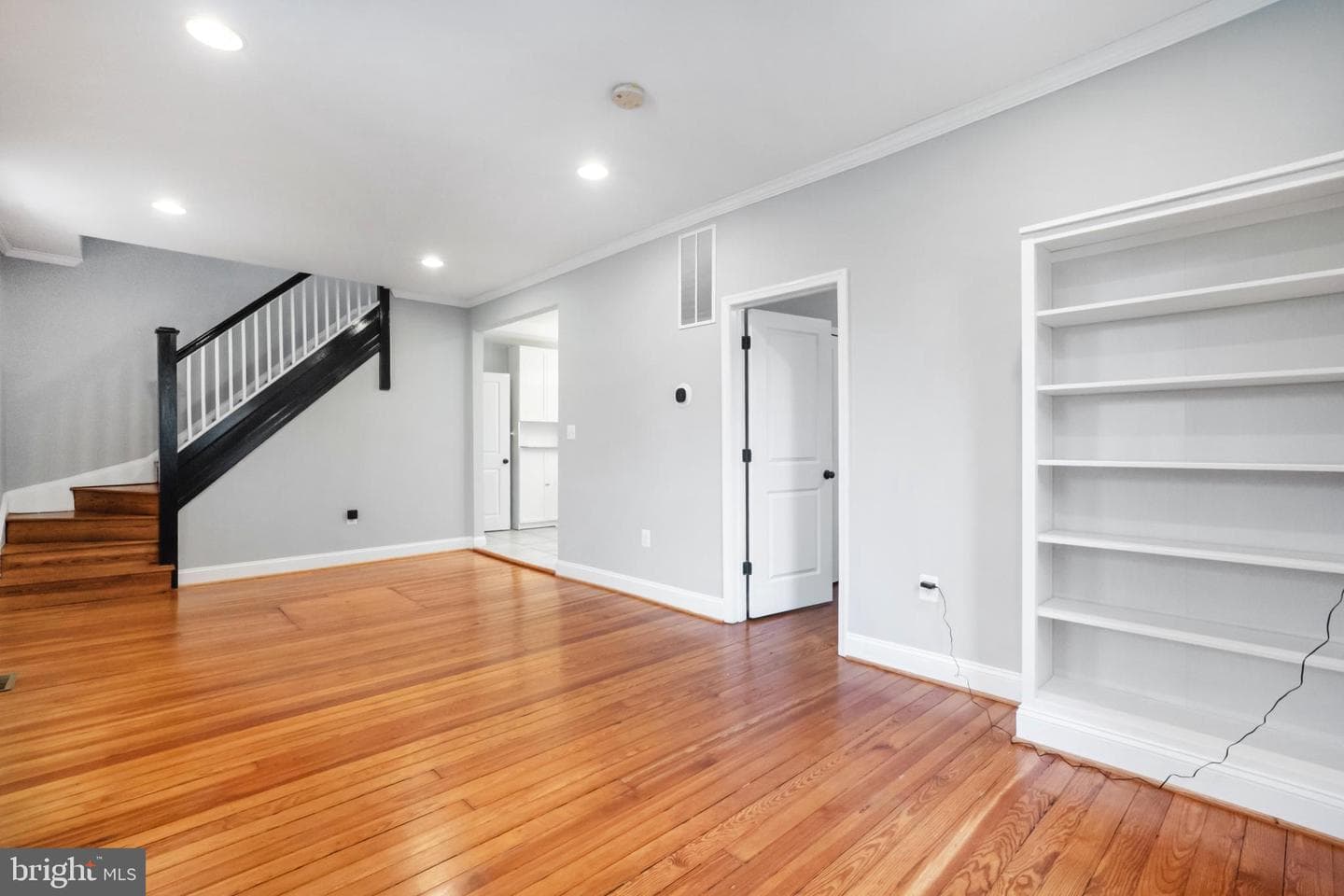 4413 Glenmore Avenue photo 2