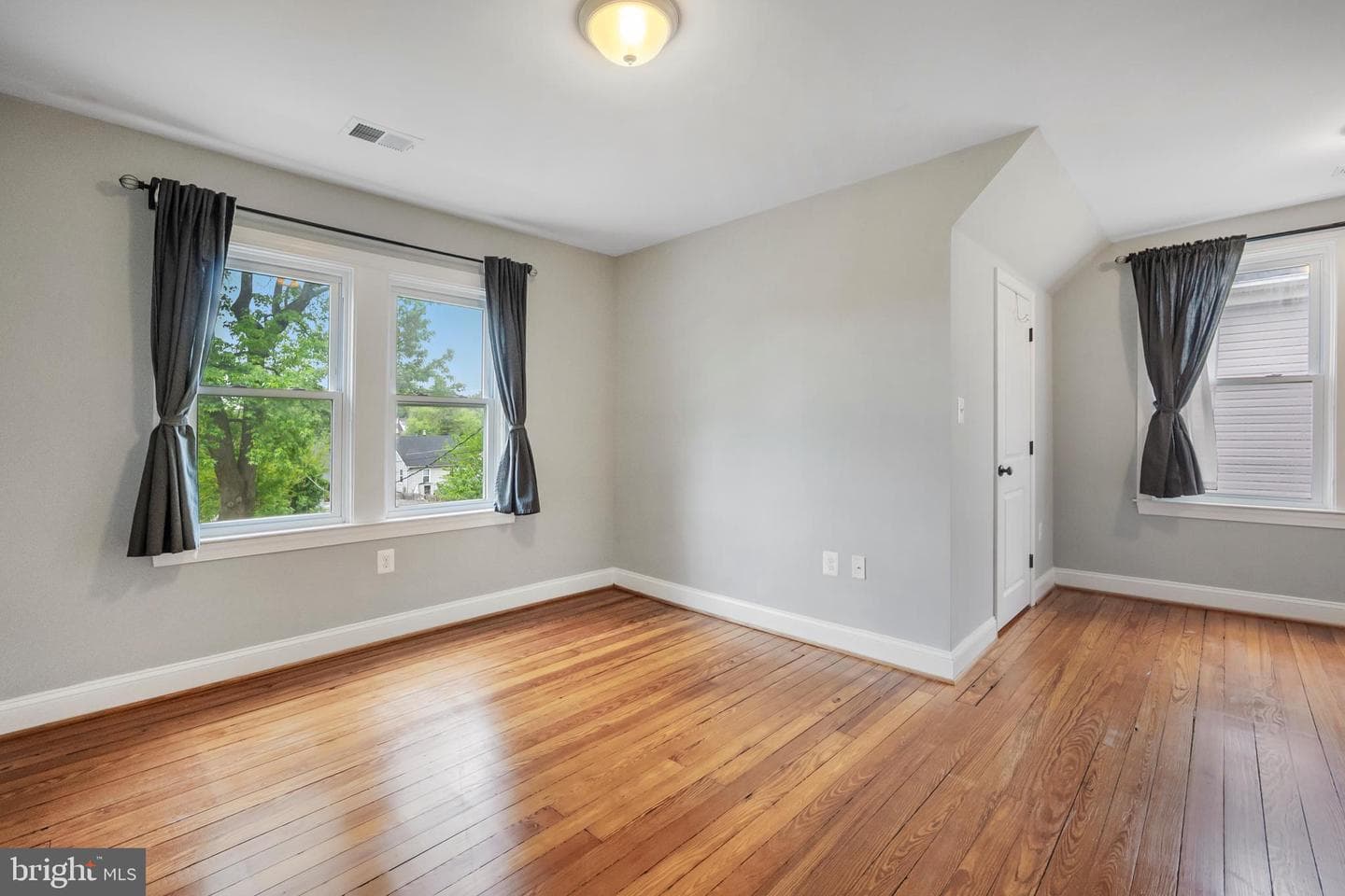 4413 Glenmore Avenue photo 9