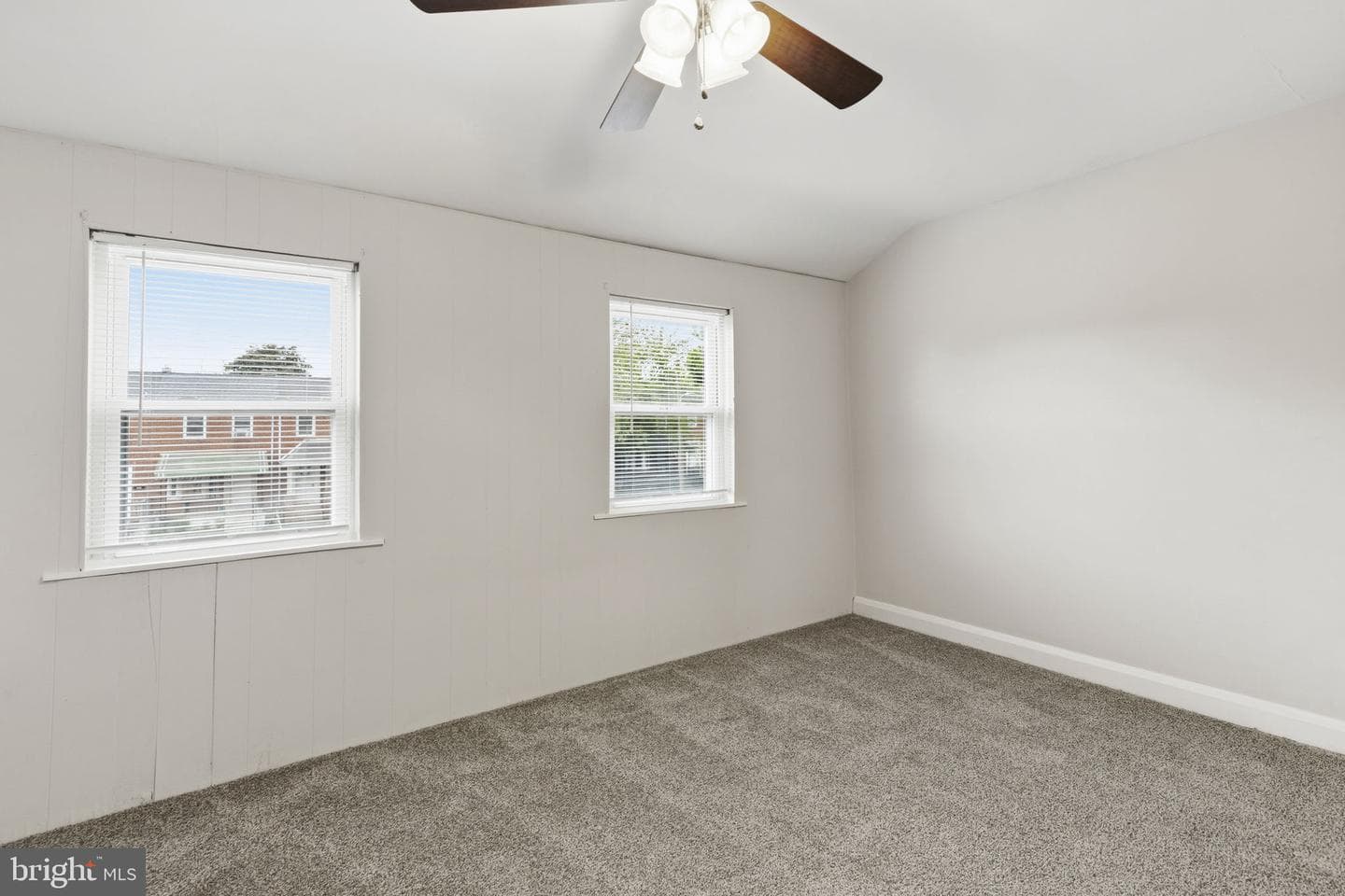 748 Arncliffe Road photo 12
