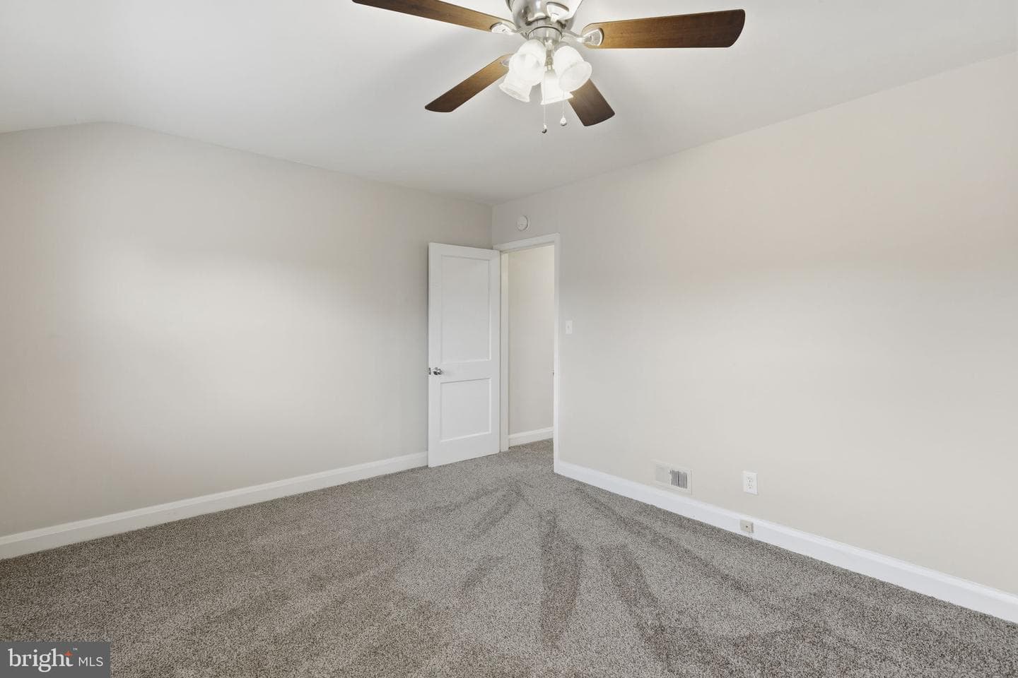 748 Arncliffe Road photo 13