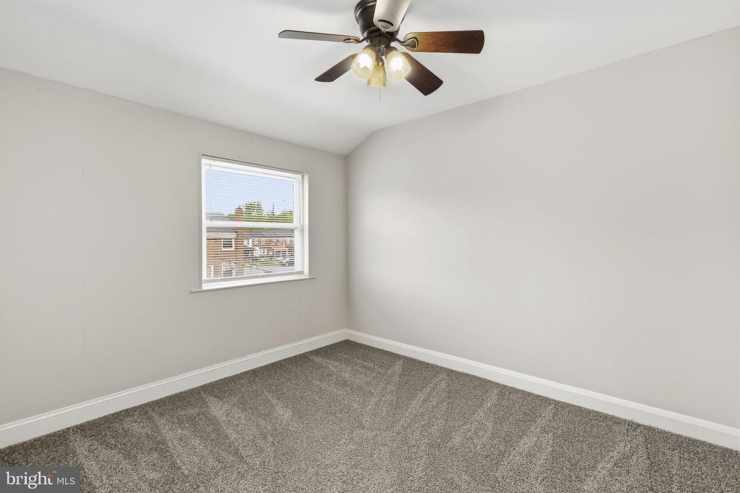 748 Arncliffe Road photo 15