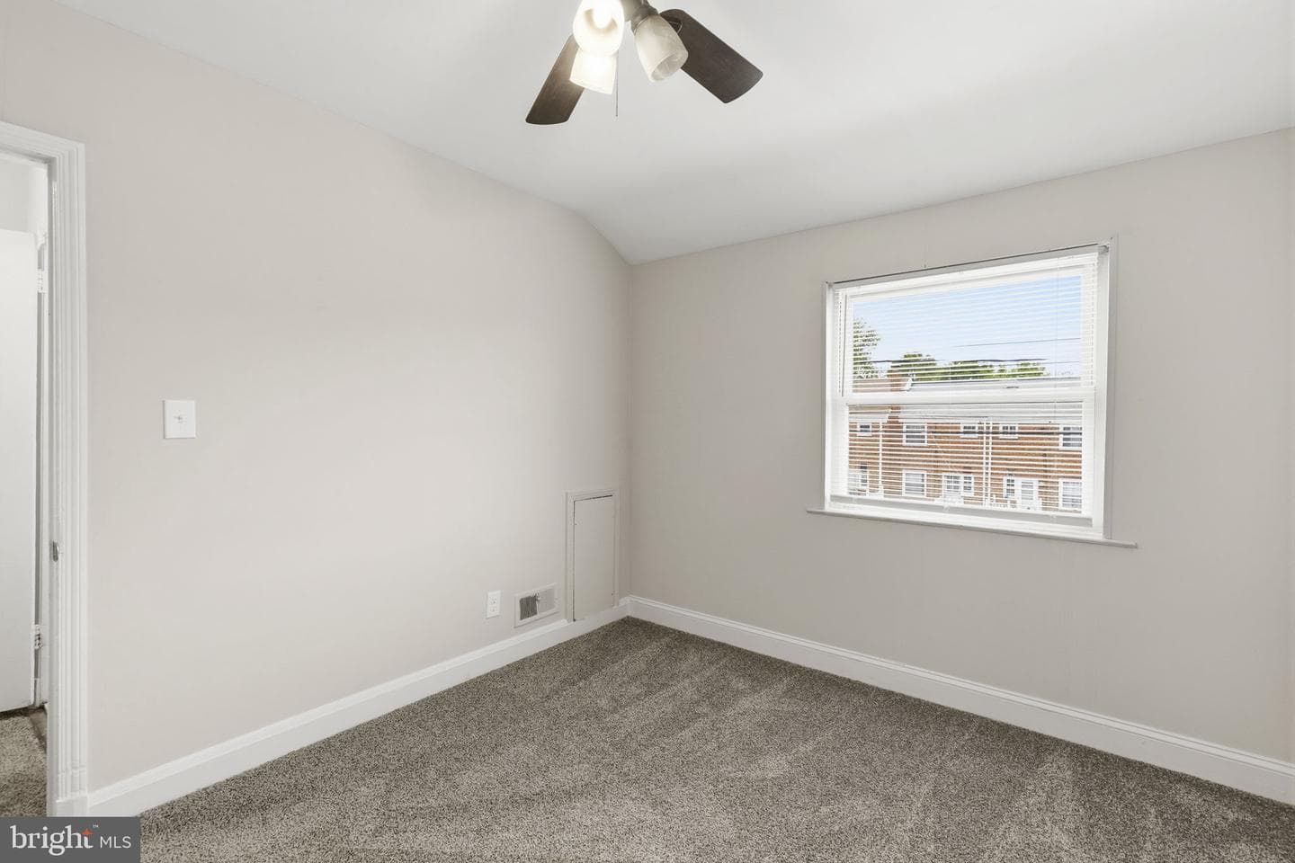 748 Arncliffe Road photo 17
