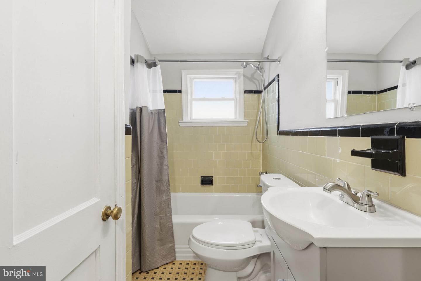748 Arncliffe Road photo 18