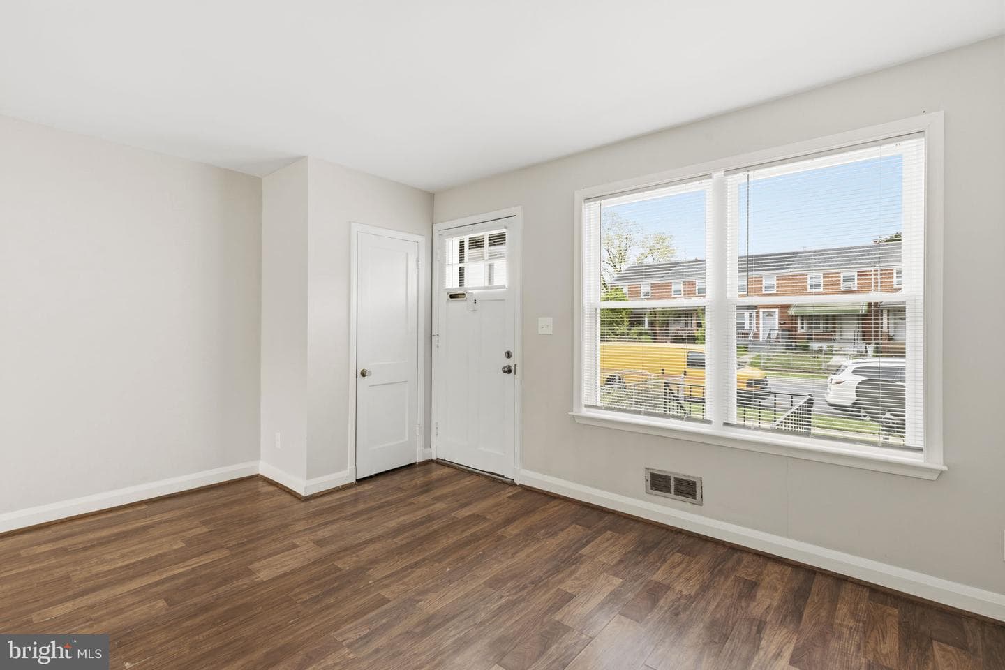 748 Arncliffe Road photo 4
