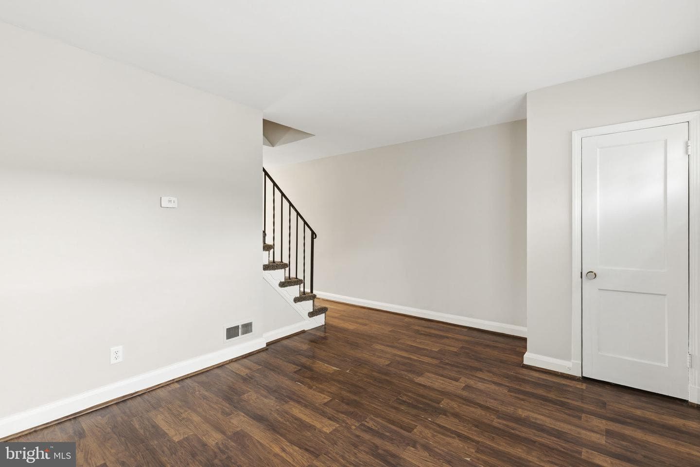 748 Arncliffe Road photo 5