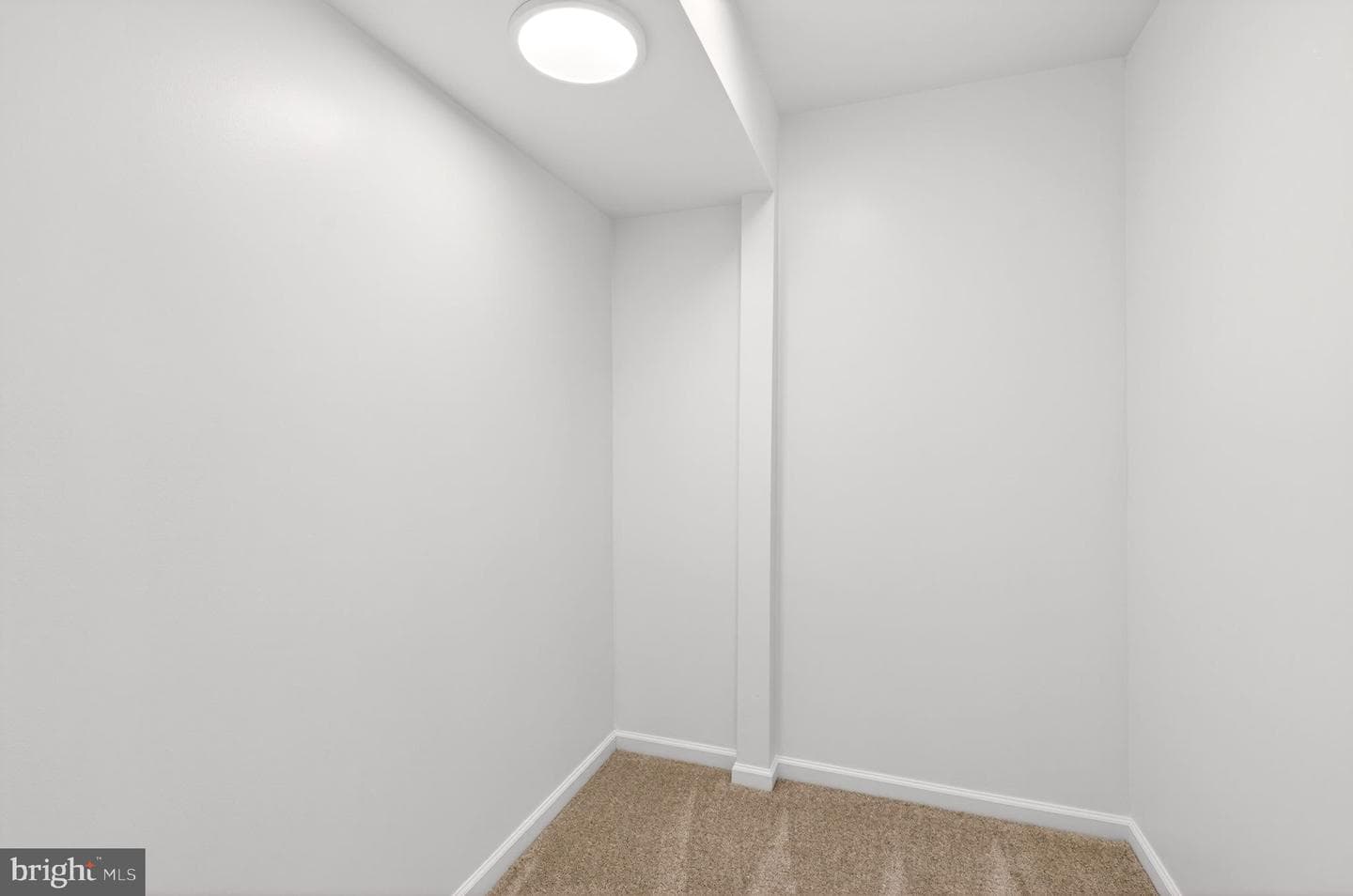 9 Maple Avenue photo 33