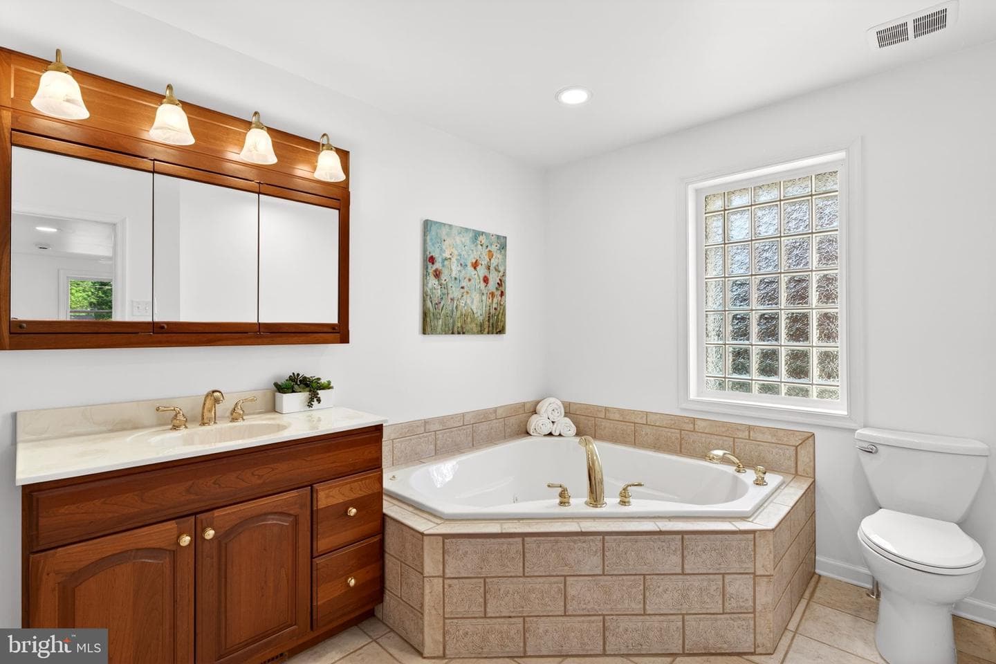 9 Maple Avenue photo 34
