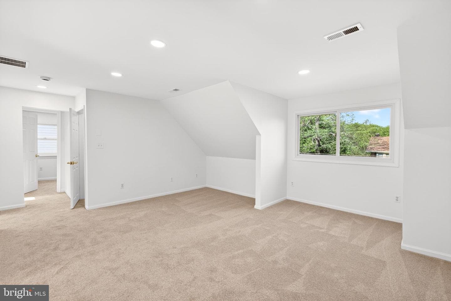 9 Maple Avenue photo 39