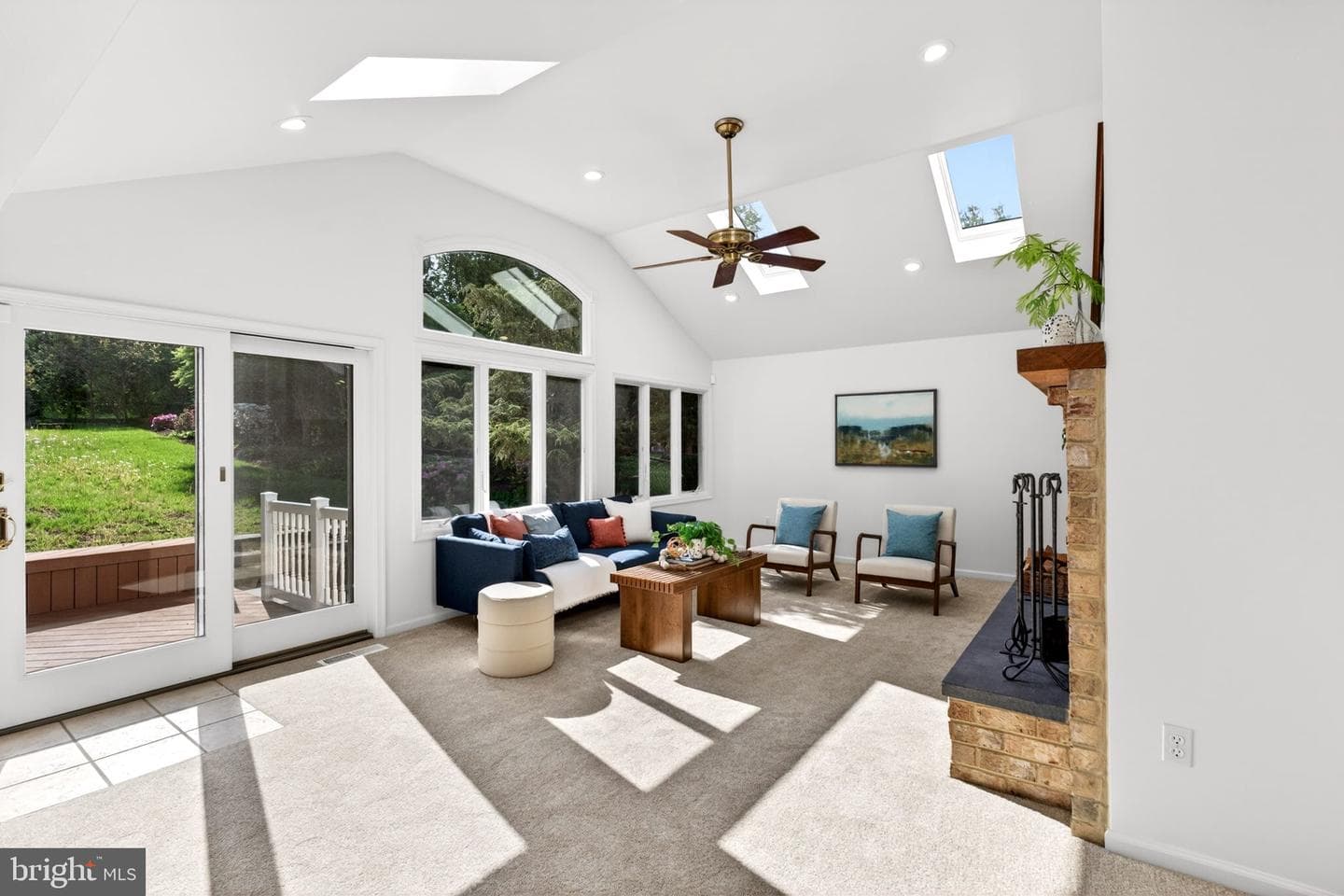 9 Maple Avenue photo 8