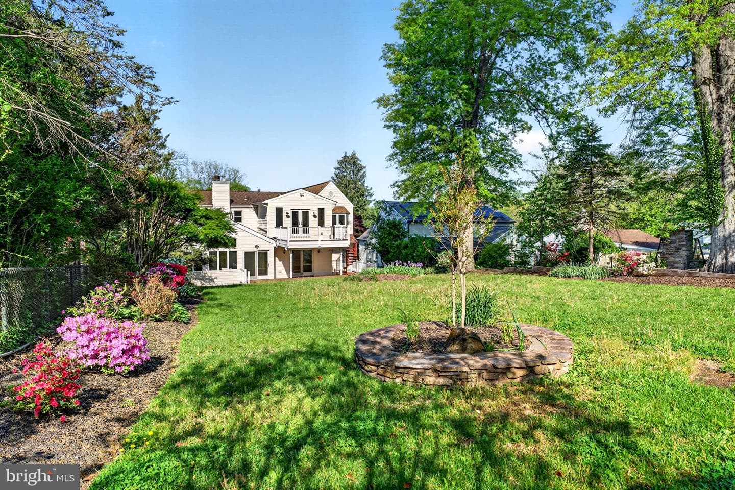 9 Maple Avenue photo 80