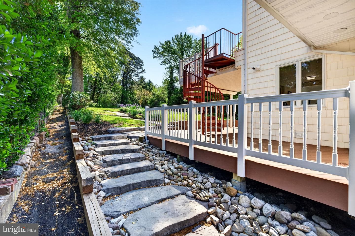 9 Maple Avenue photo 86
