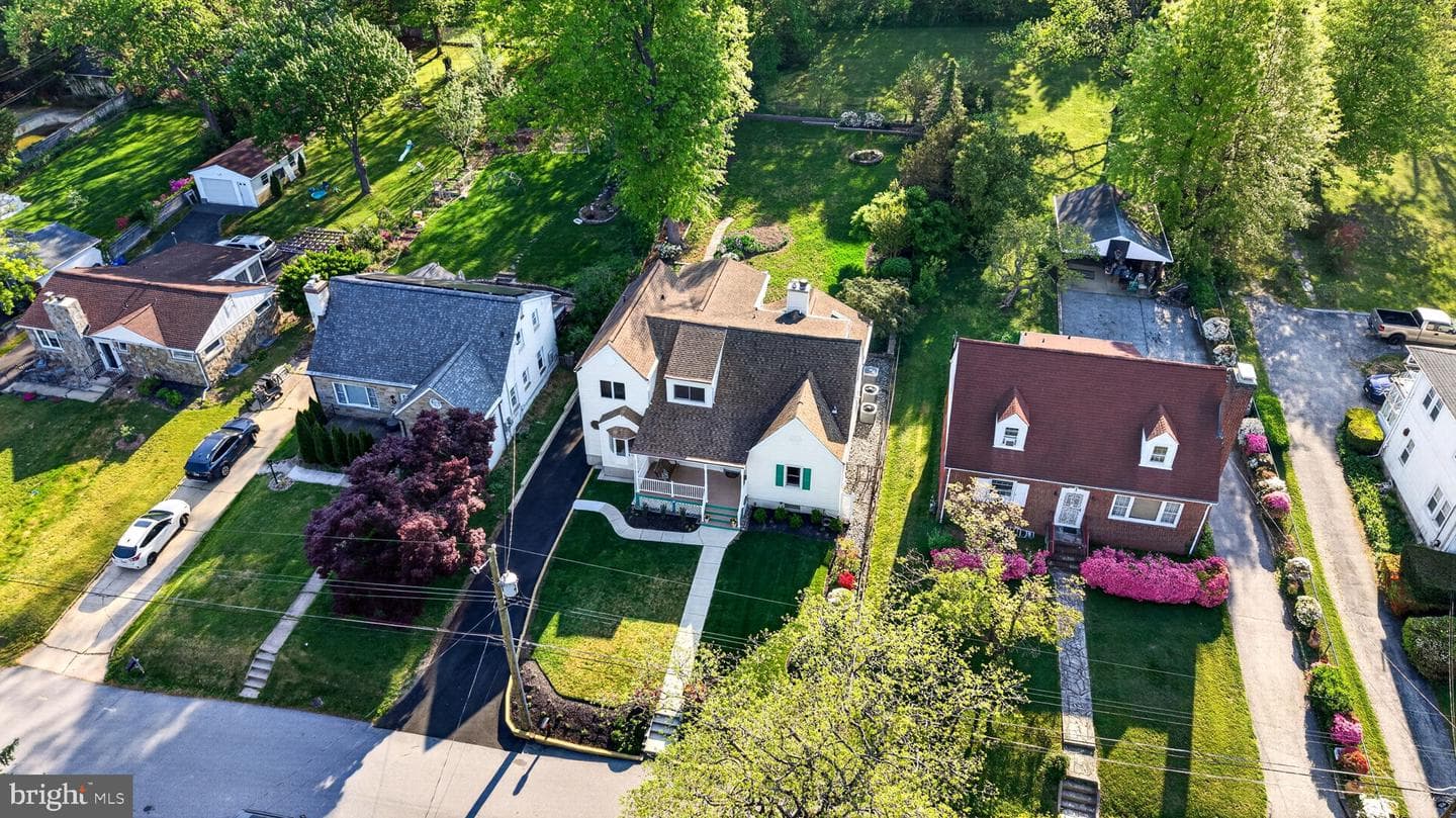9 Maple Avenue photo 96