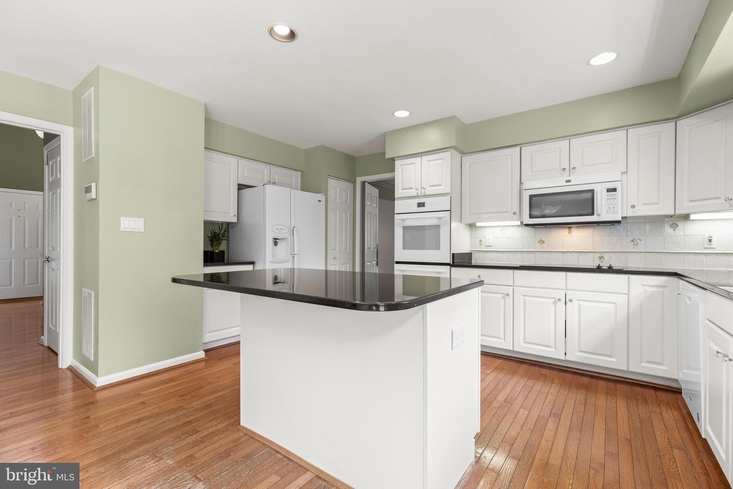 16 Charing Court photo 19