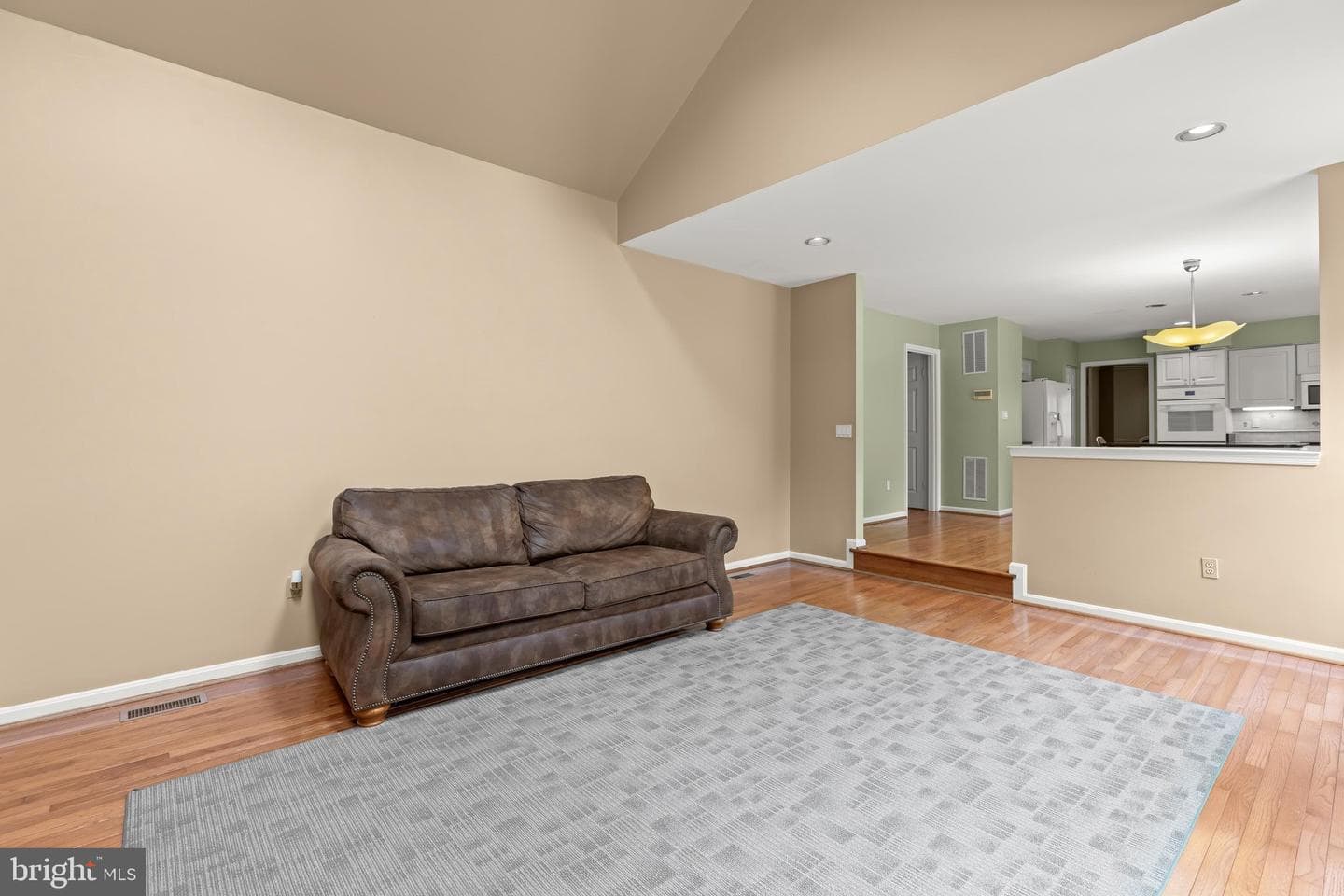 16 Charing Court photo 25