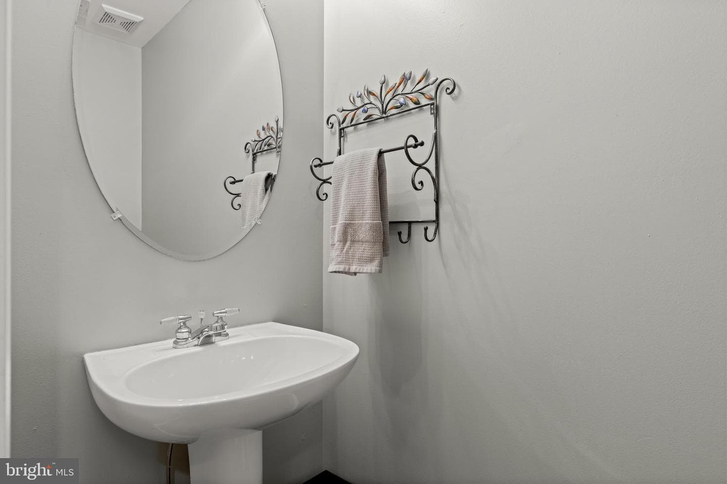 16 Charing Court photo 27