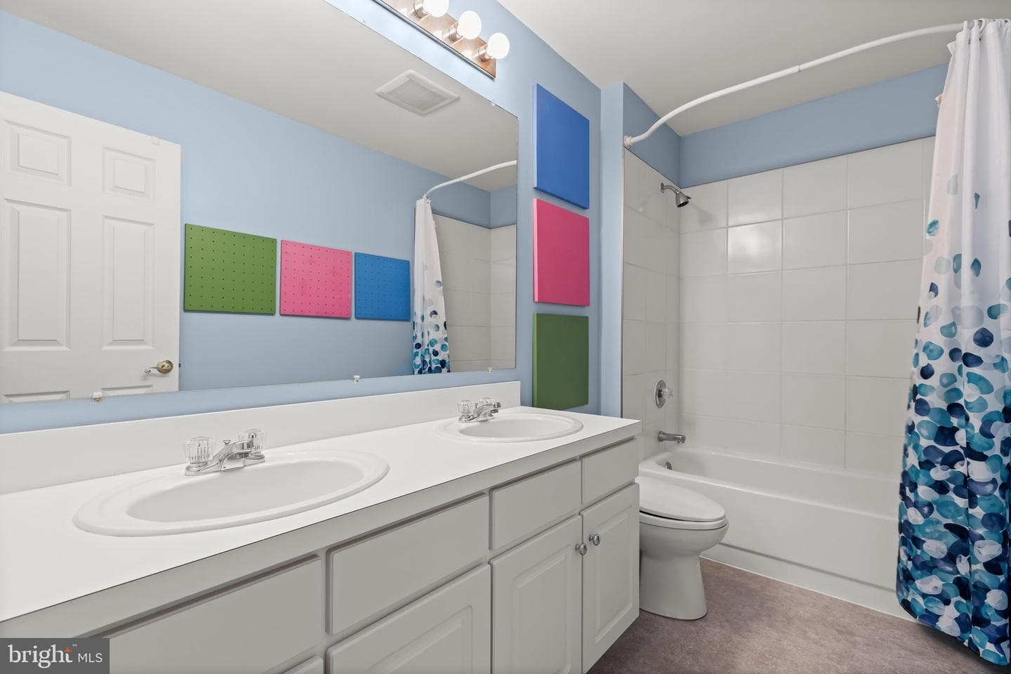 16 Charing Court photo 37