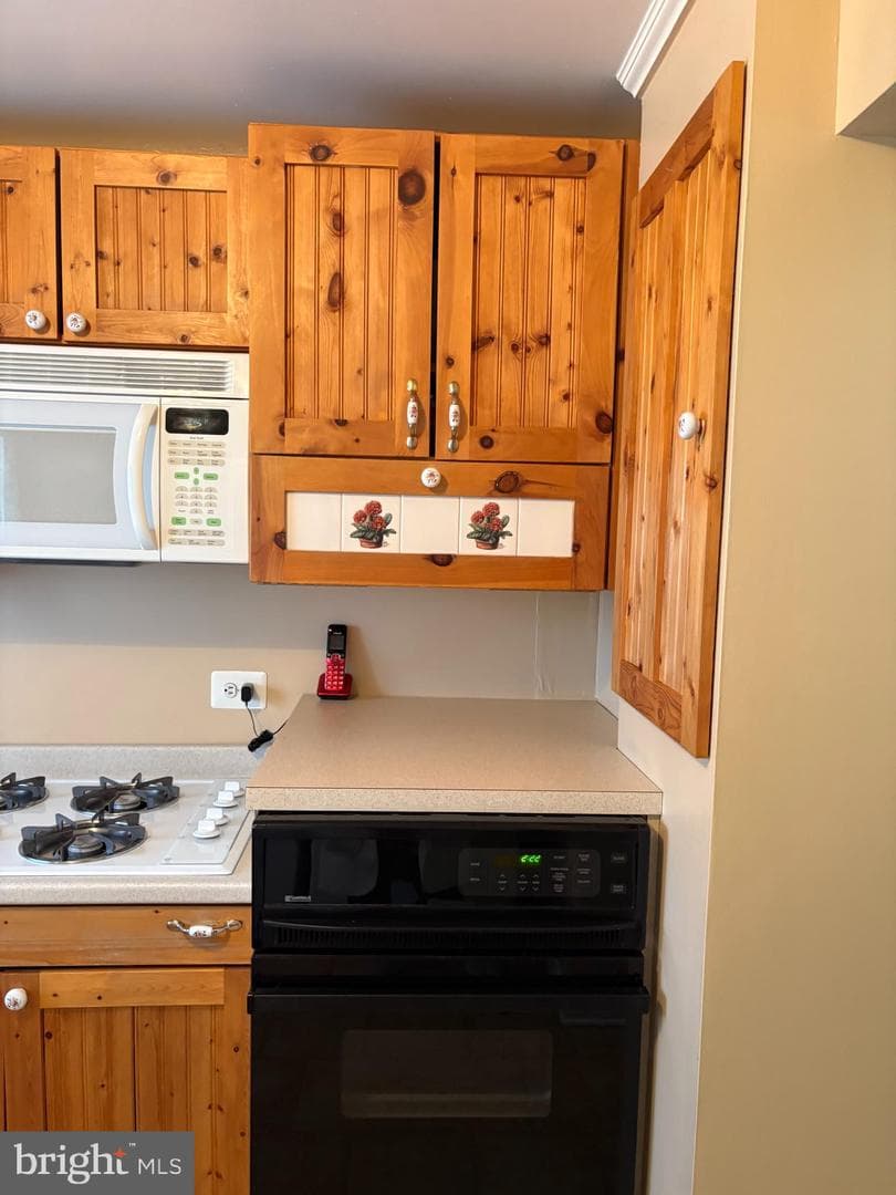 210 Pinewood Road photo 3