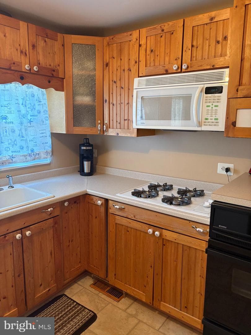 210 Pinewood Road photo 4