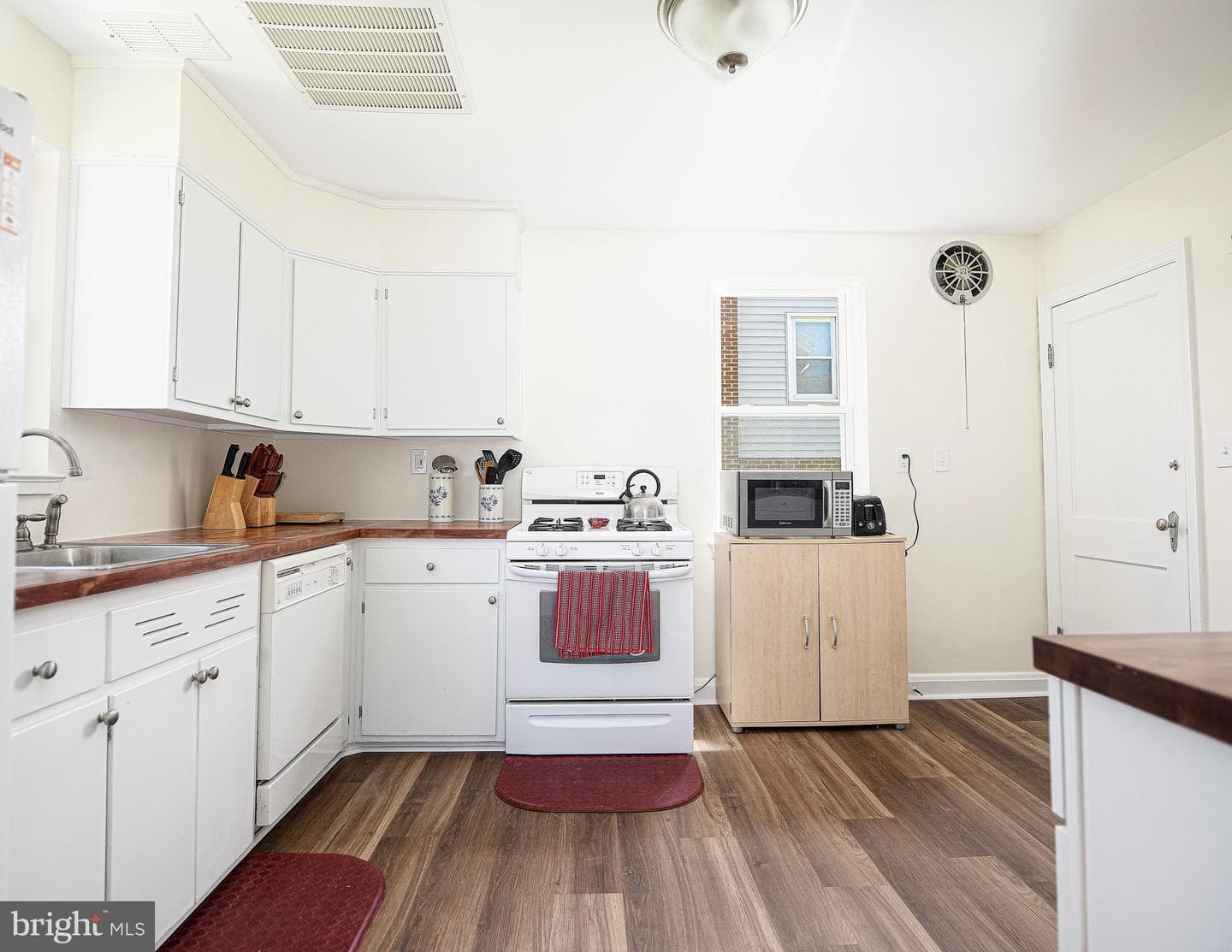 4210 Cardwell photo 9