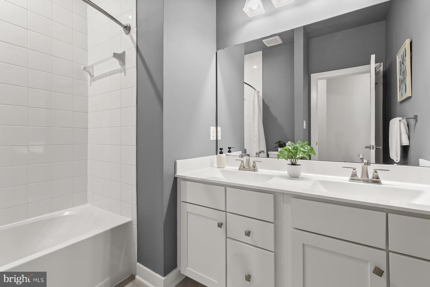 6207 Islington Street photo 36