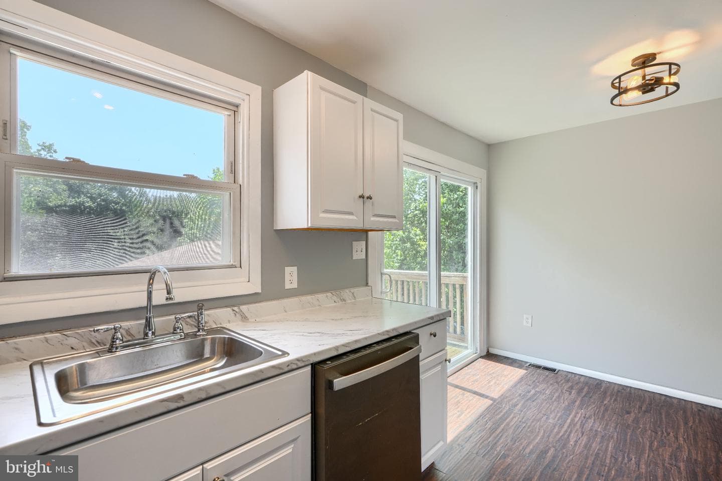 4317 Leola Avenue photo 8