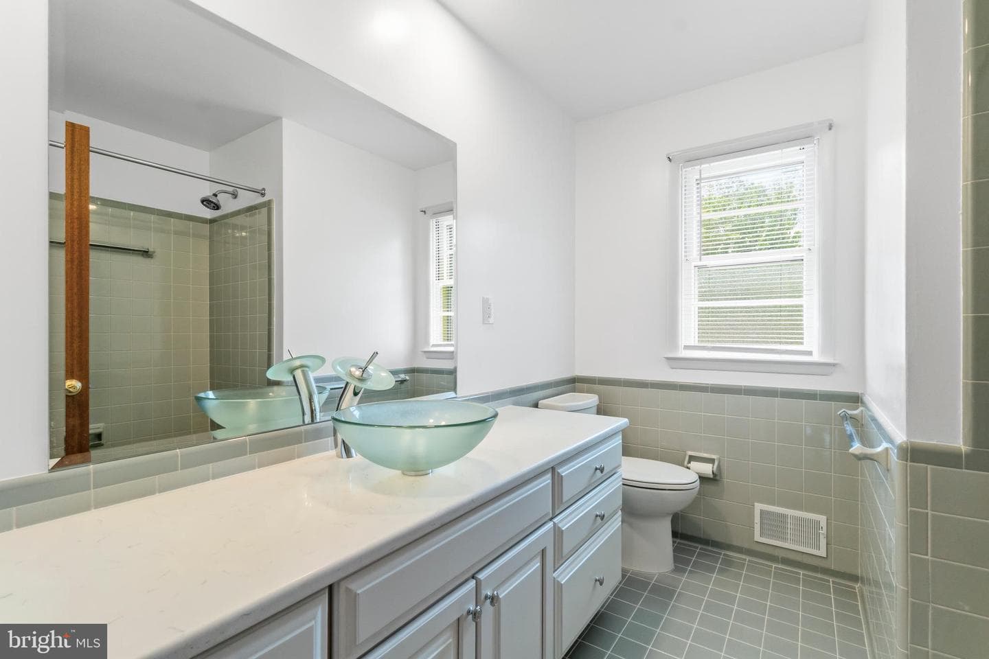 1146 Gypsy Lane E photo 21