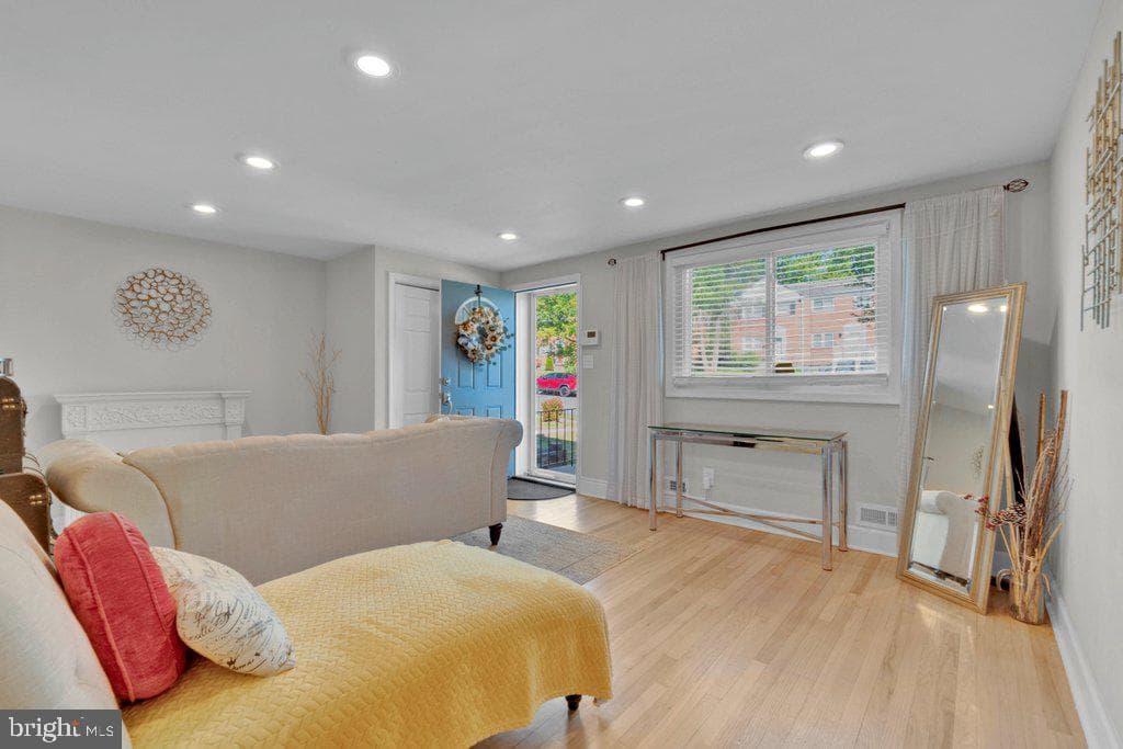 1329 Halstead Road photo 6