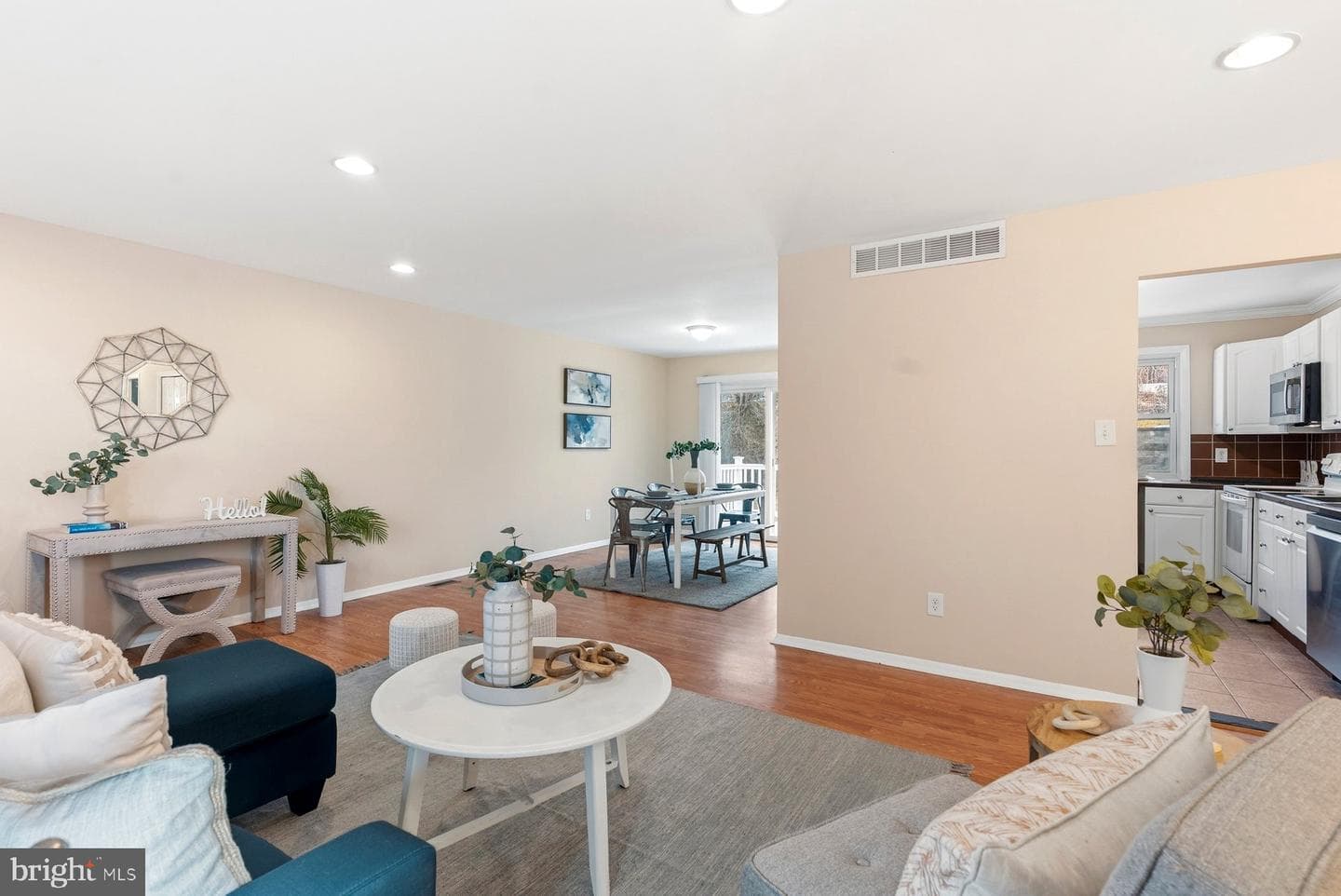 910 Crestwick Road photo 3