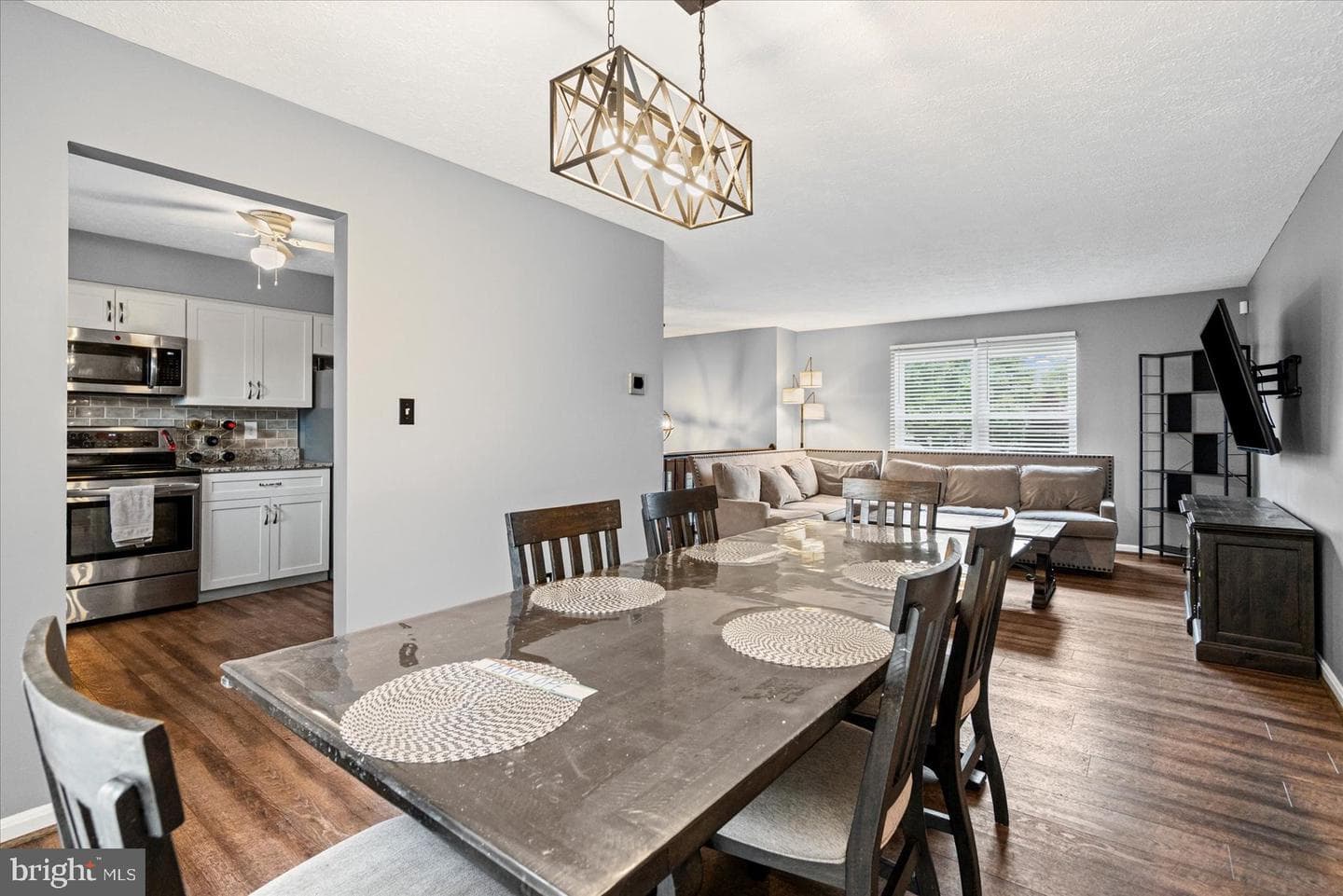 9453 Seven Courts Drive photo 9