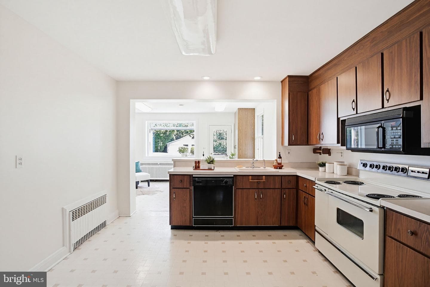 13201 Manor Road photo 10