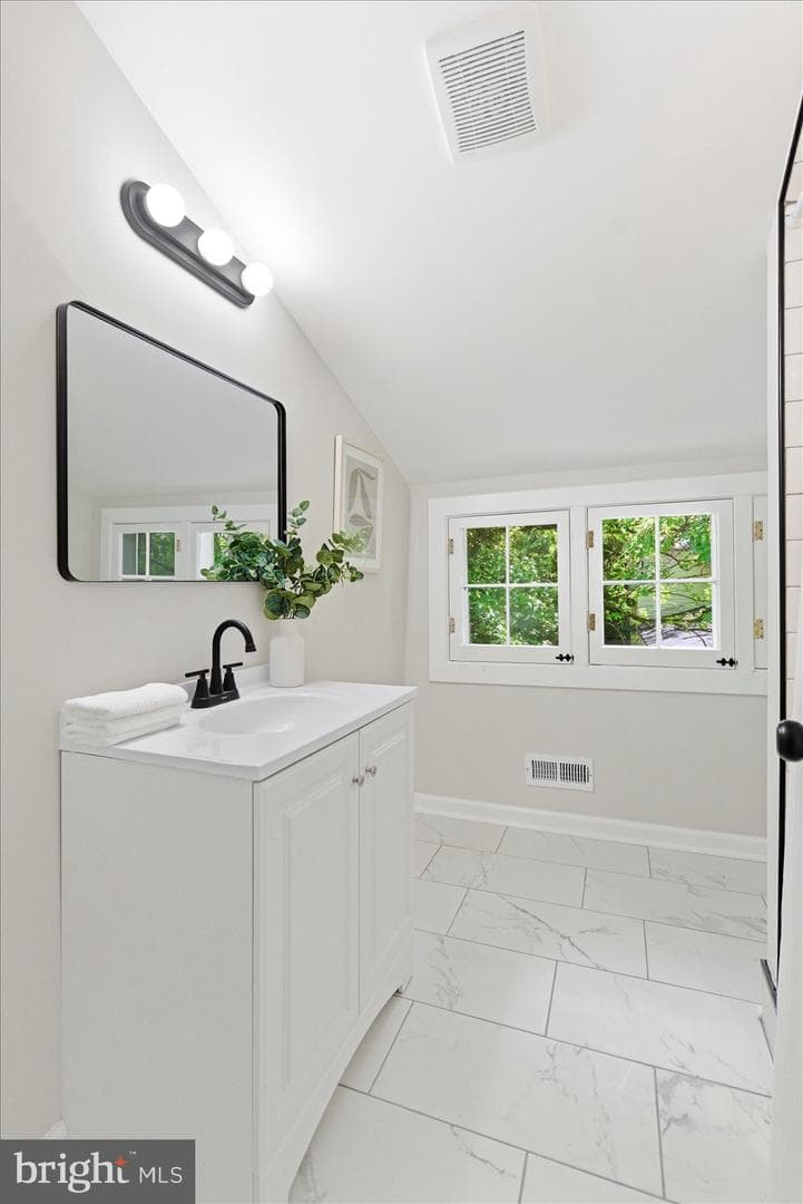 1 Glenwood Avenue photo 20