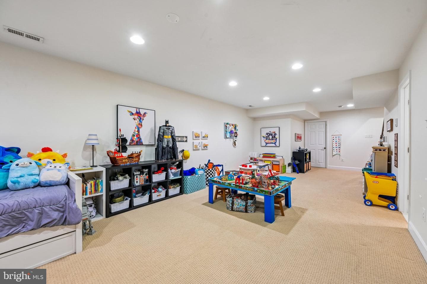 100 Newmarket Court photo 40
