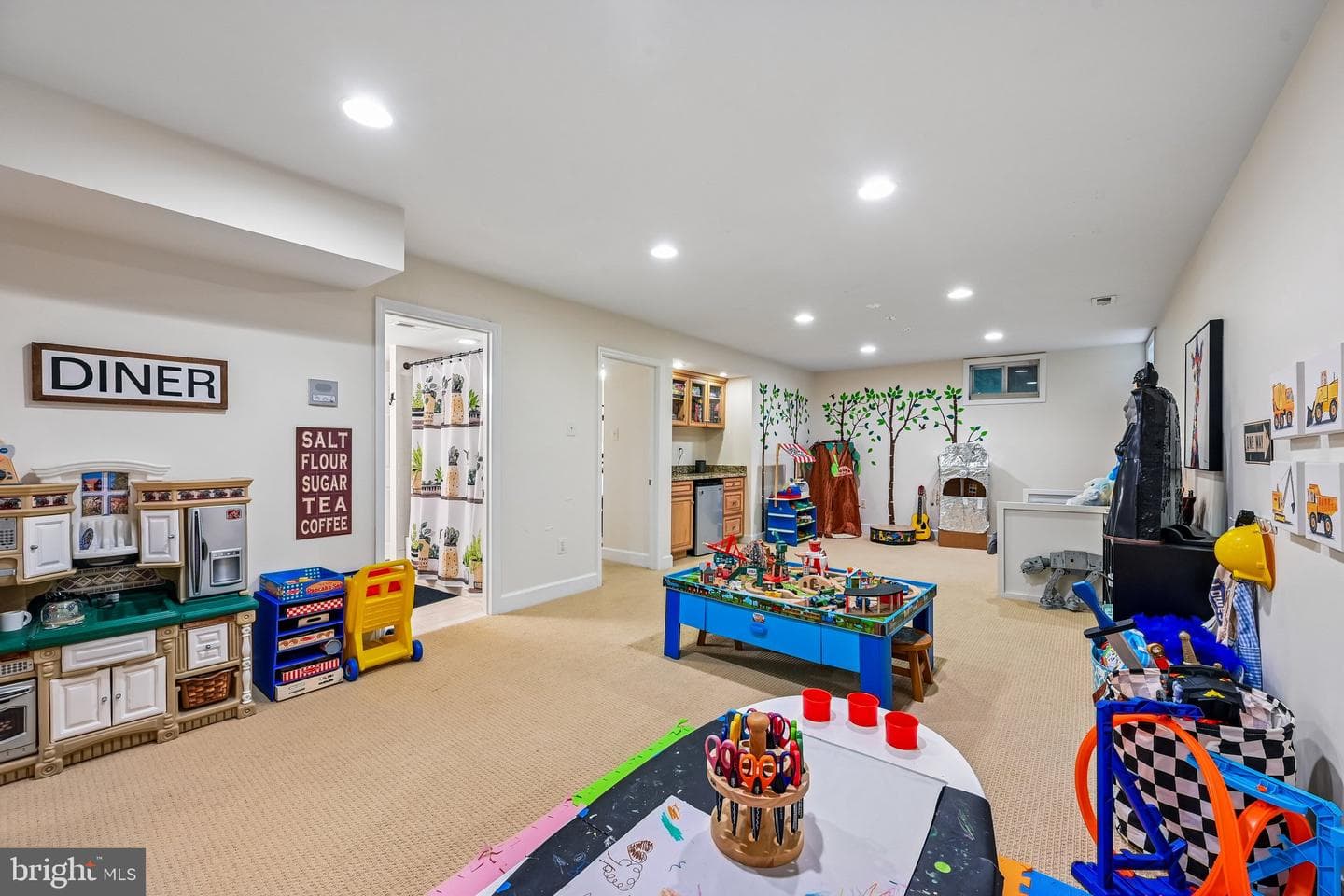 100 Newmarket Court photo 42