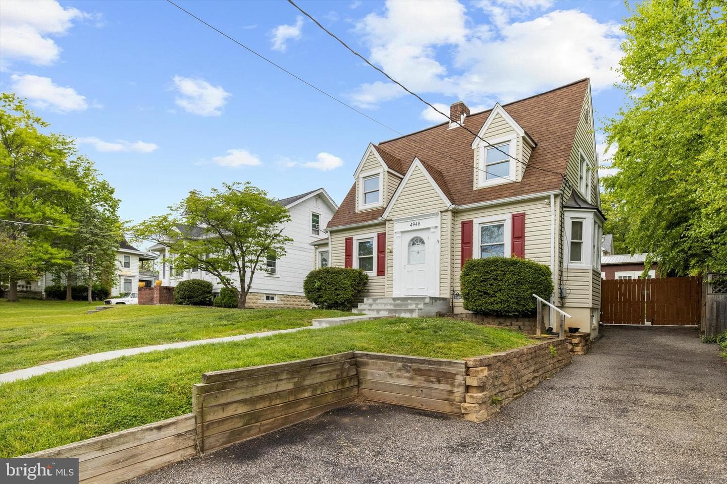 4948 Tulip Avenue photo 4