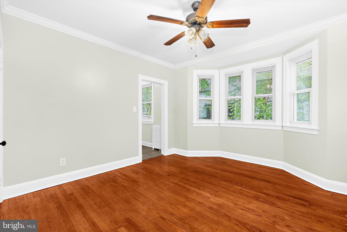 4948 Tulip Avenue photo 8
