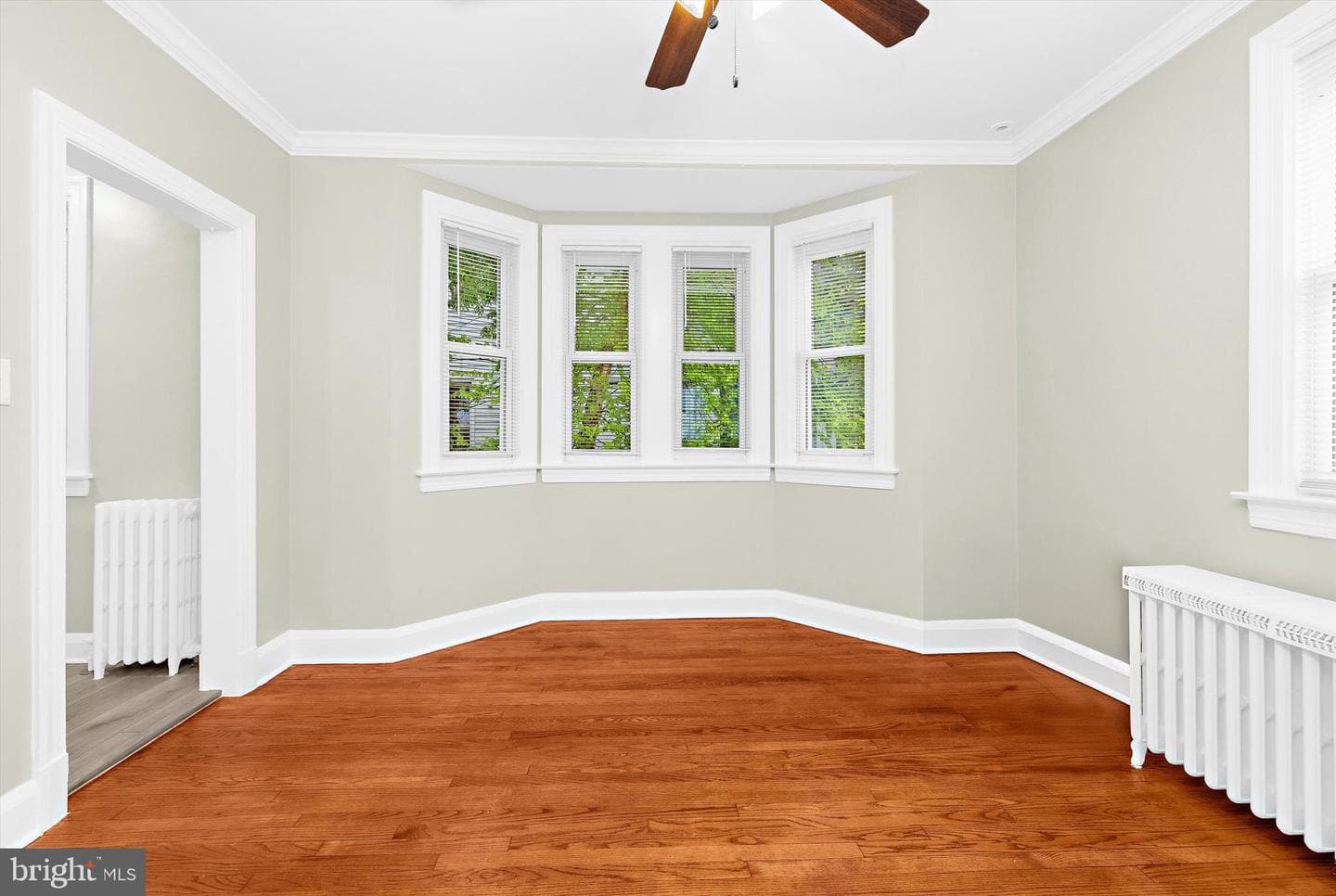 4948 Tulip Avenue photo 9