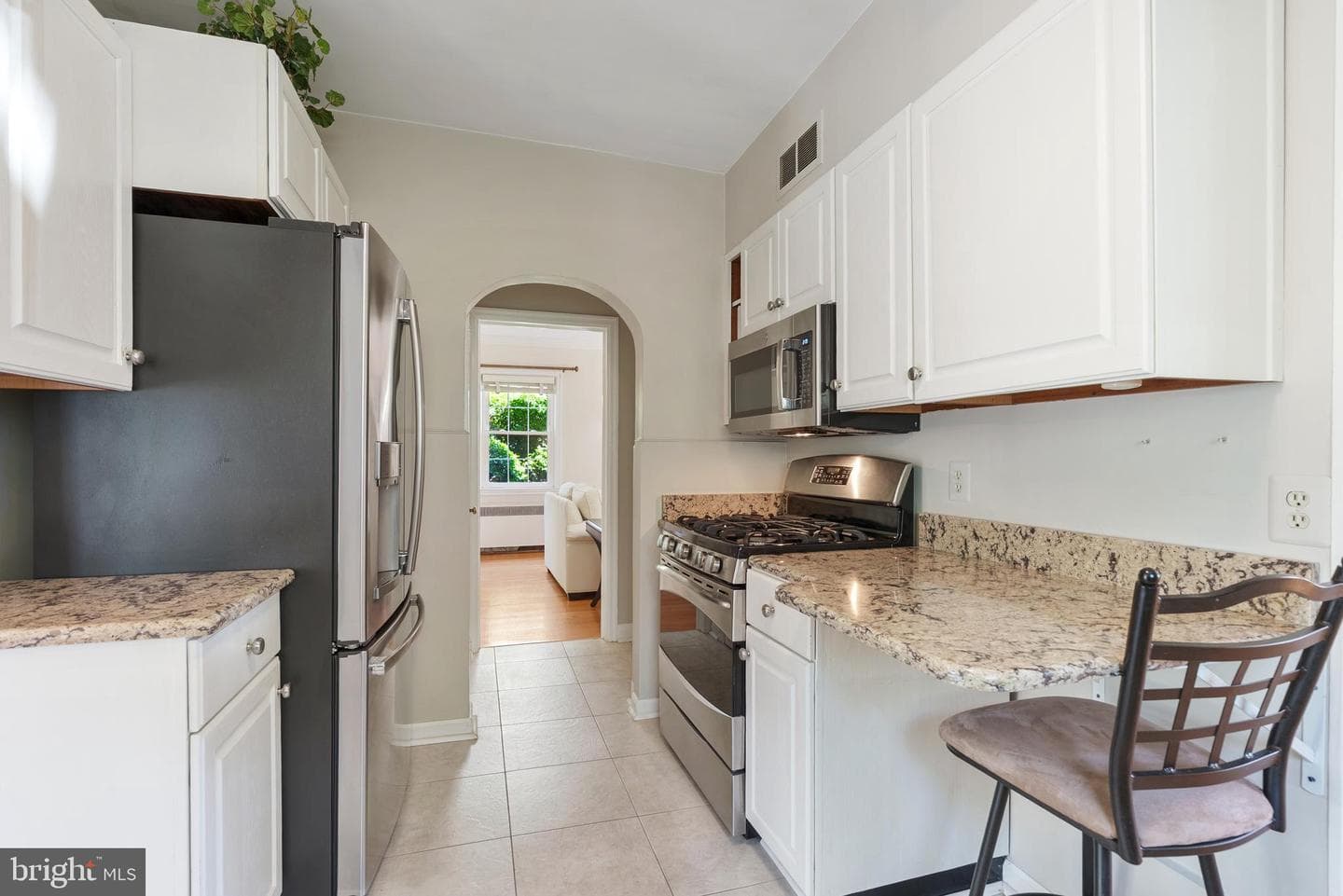 818 Kingston Road photo 13