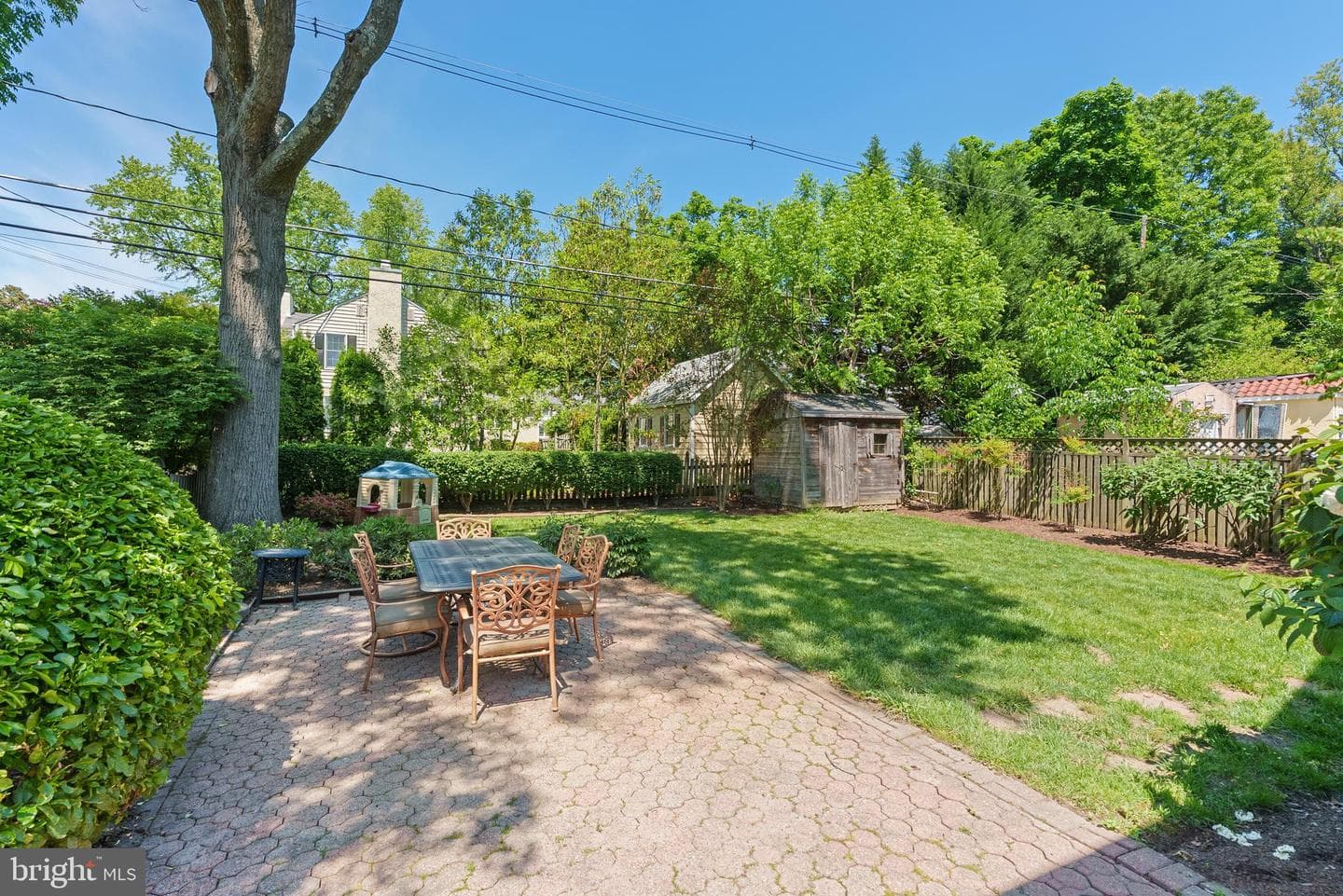 818 Kingston Road photo 16
