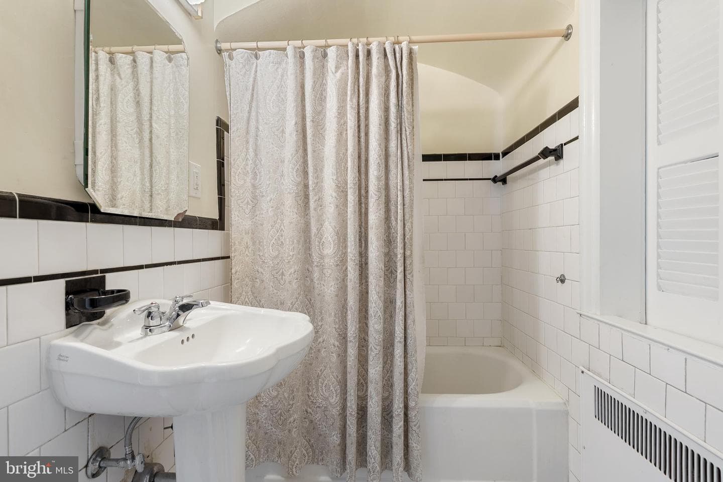 818 Kingston Road photo 21