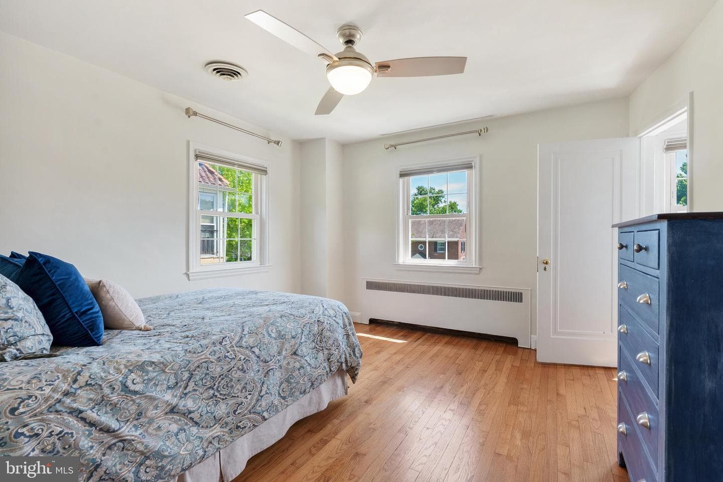 818 Kingston Road photo 23