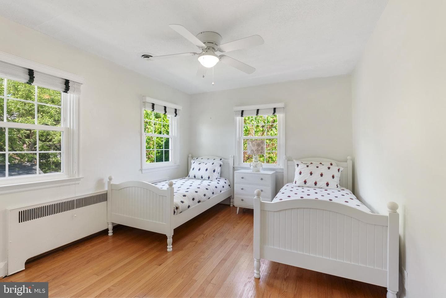 818 Kingston Road photo 24