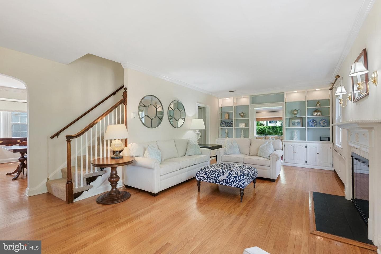 818 Kingston Road photo 3