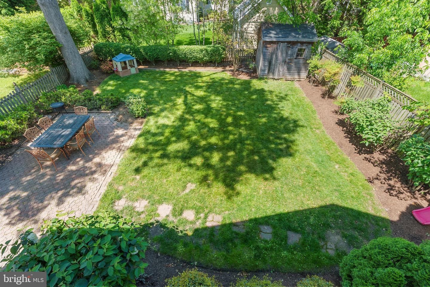 818 Kingston Road photo 32